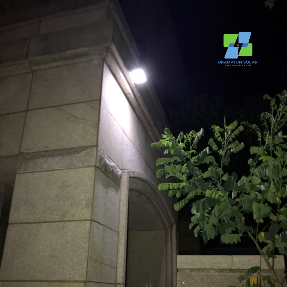 High Power Solar Floodlight 6000 Lumen with Remote Controller.