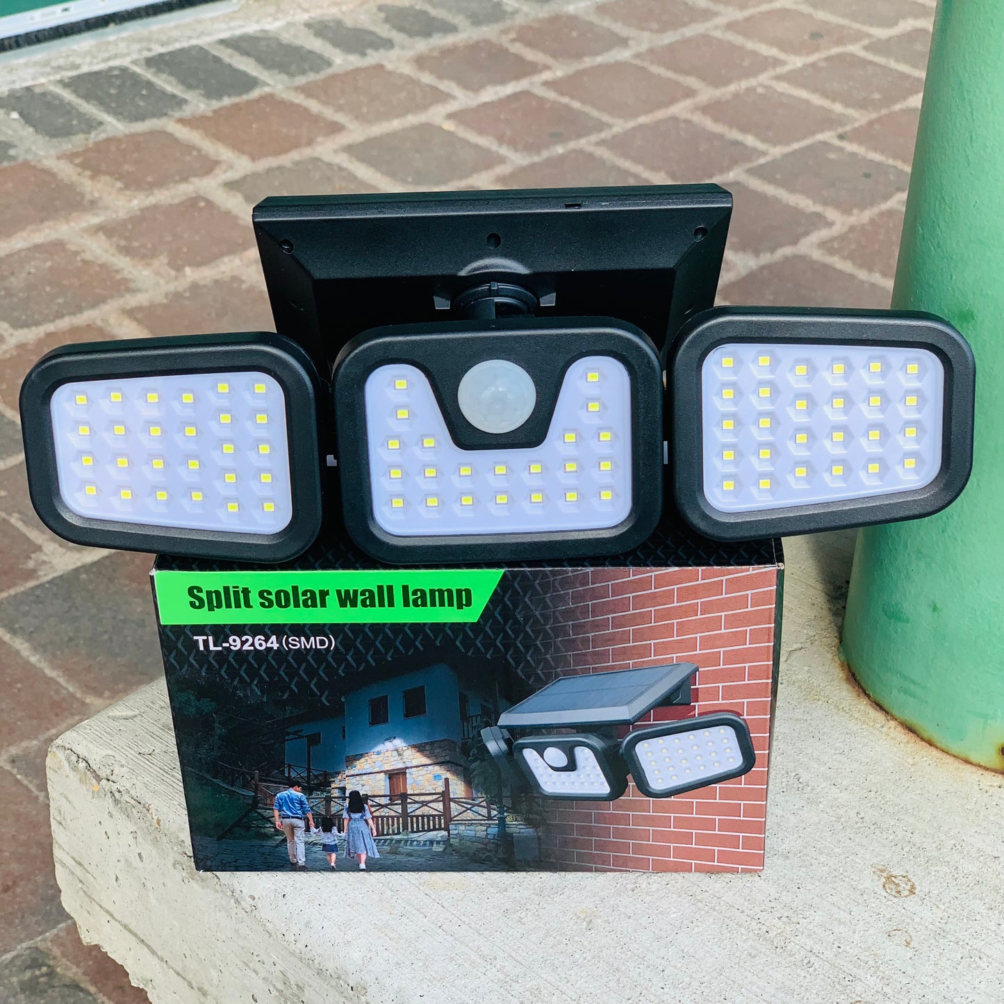 74 LED Outdoor Solar Motion Sensor Rotatable 3 Head Security Light.